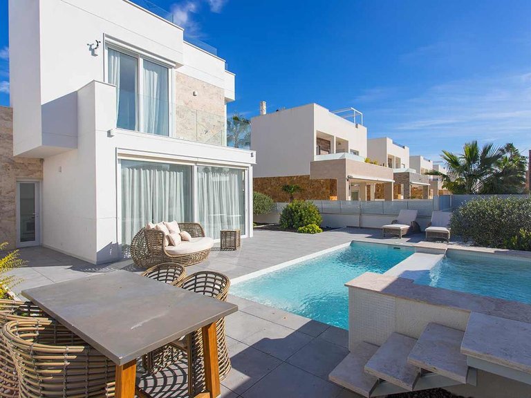 Villa for Sale in Torrevieja, Alicante 2