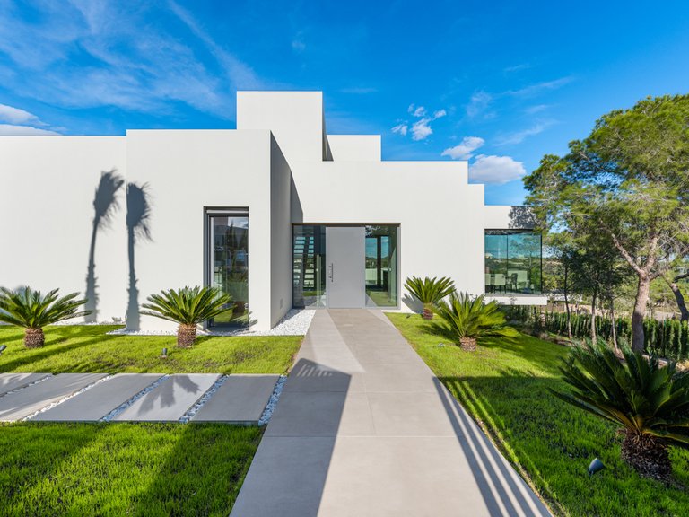 Villa for Sale in Las Colinas Golf Resort, Alicante 4