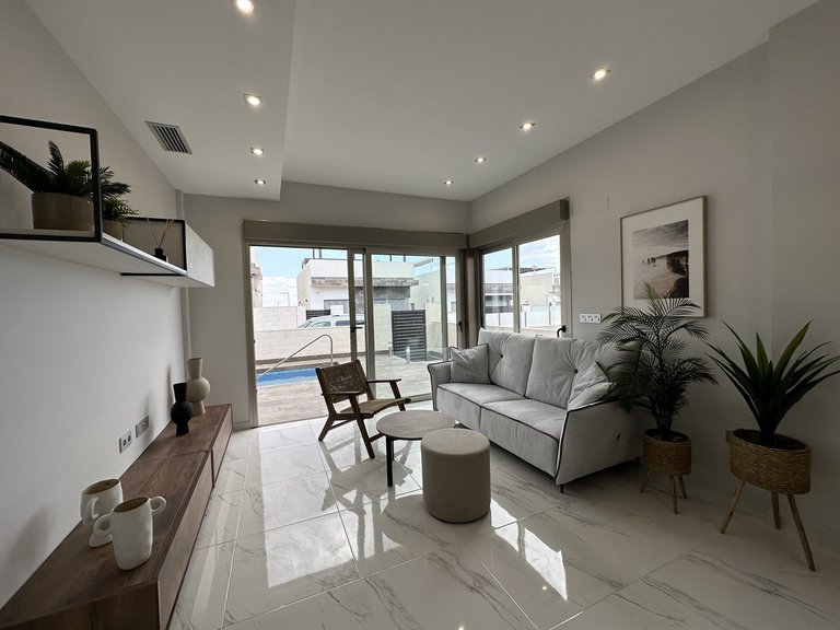 Villa for Sale in Villamartin, Alicante 6