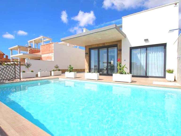 Villa for Sale in Dehesa De Campoamor, Alicante 1