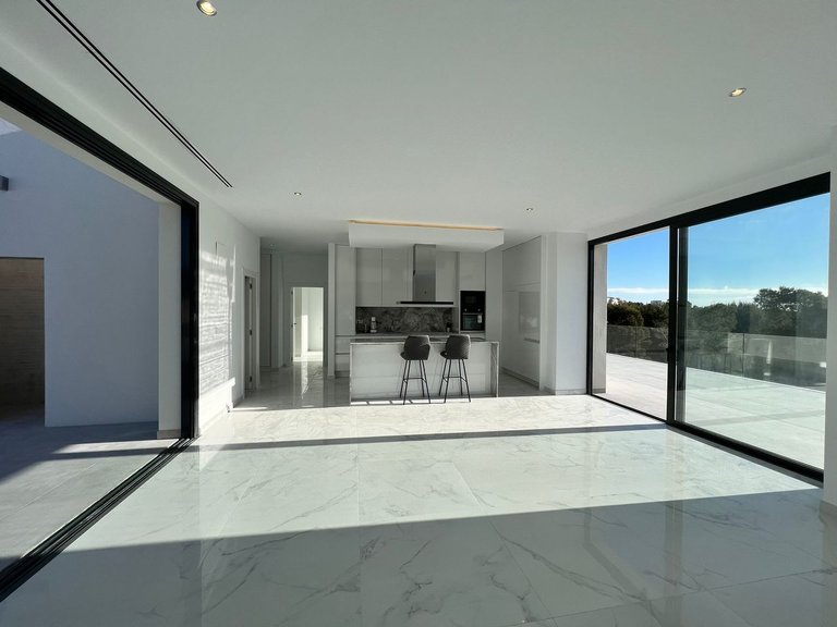 Villa for Sale in Las Colinas Golf Resort, Alicante 3