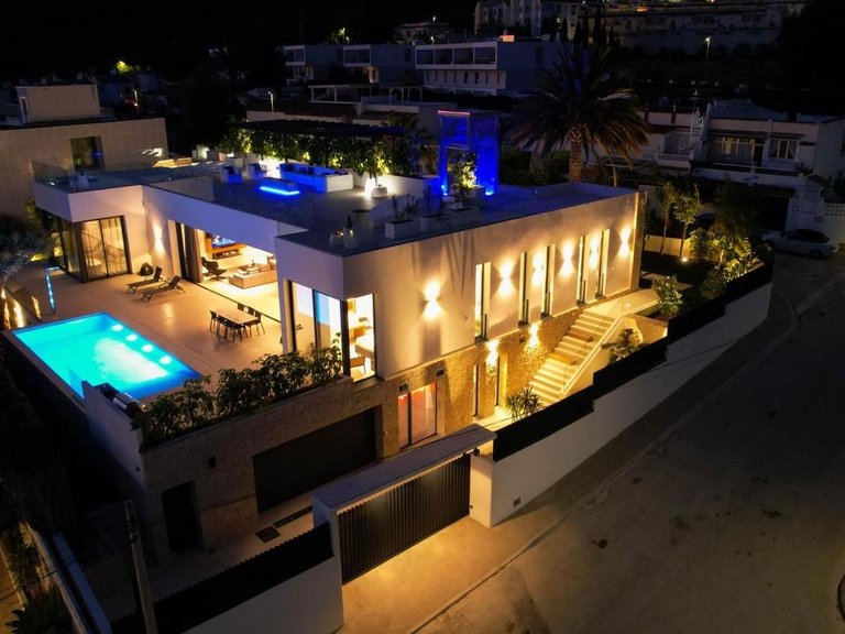 Villa for Sale in Alfaz Del Pi, Alicante 40