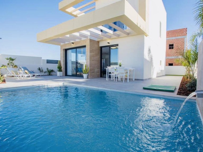 Villa for Sale in Los Montesinos, Alicante 1