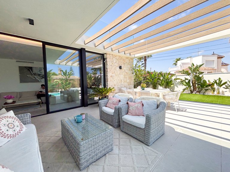 Villa for Sale in Cabo Roig, Alicante 8