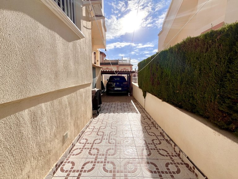 Apartment for Sale in Los Altos, Alicante 27