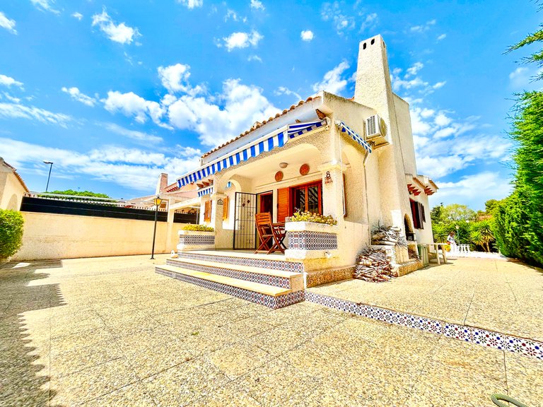 Villa for Sale in La Zenia, Alicante 12