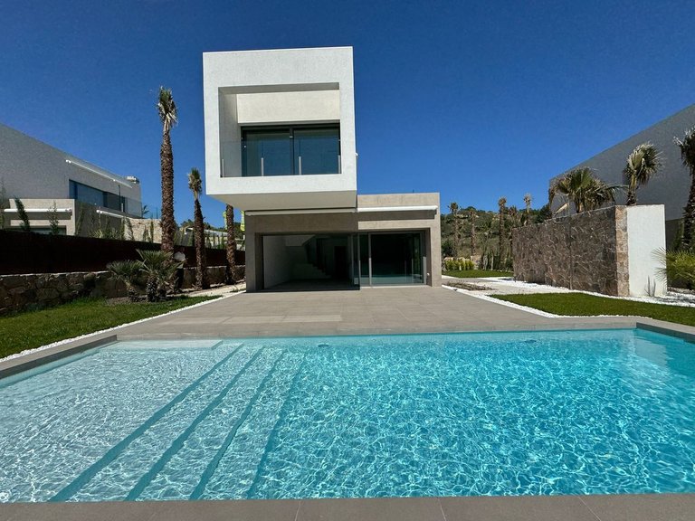 Villa for Sale in Las Colinas Golf Resort, Alicante 12