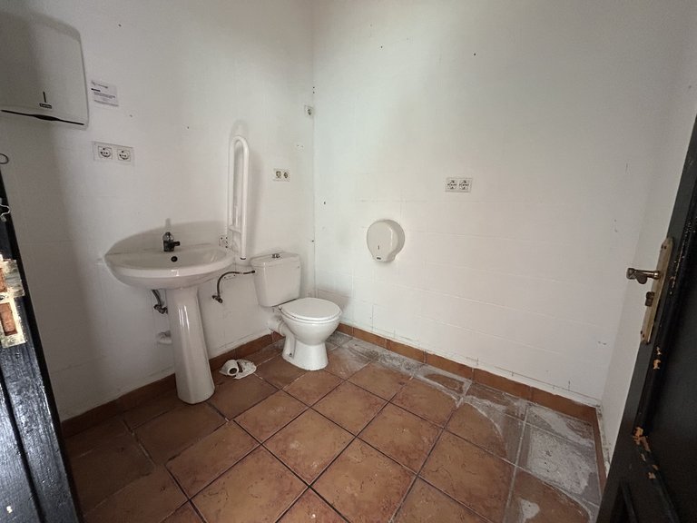Commercial for Sale in Villamartin, Alicante 17