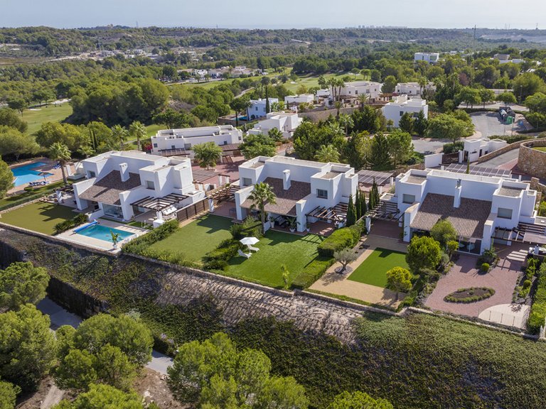 Villa for Sale in Las Colinas Golf Resort, Alicante 1