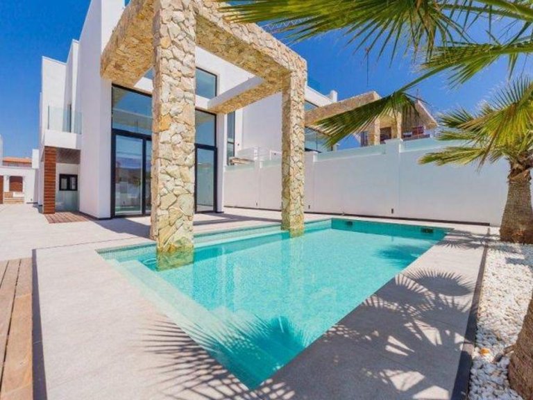 Villa for Sale in Torrevieja, Alicante 1