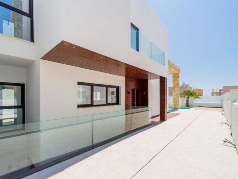Villa for Sale in Torrevieja, Alicante 4