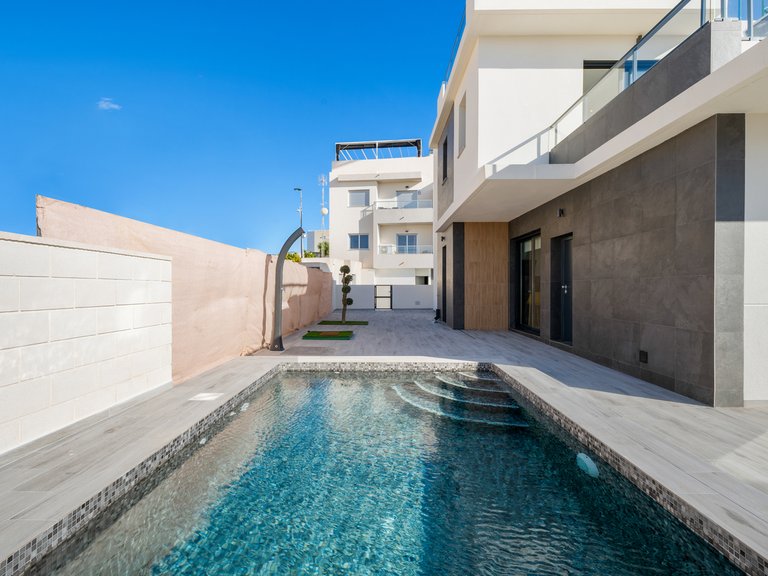 Villa for Sale in Benijofar, Alicante 1