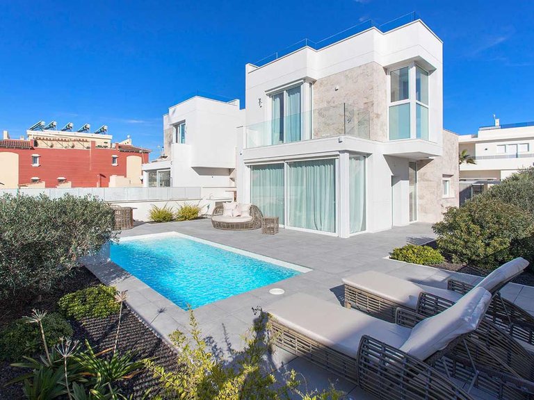 Villa for Sale in Torrevieja, Alicante 1