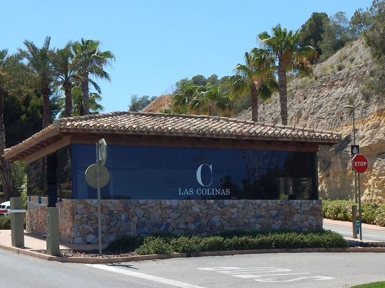 Villa for Sale in Las Colinas Golf Resort, Alicante 19