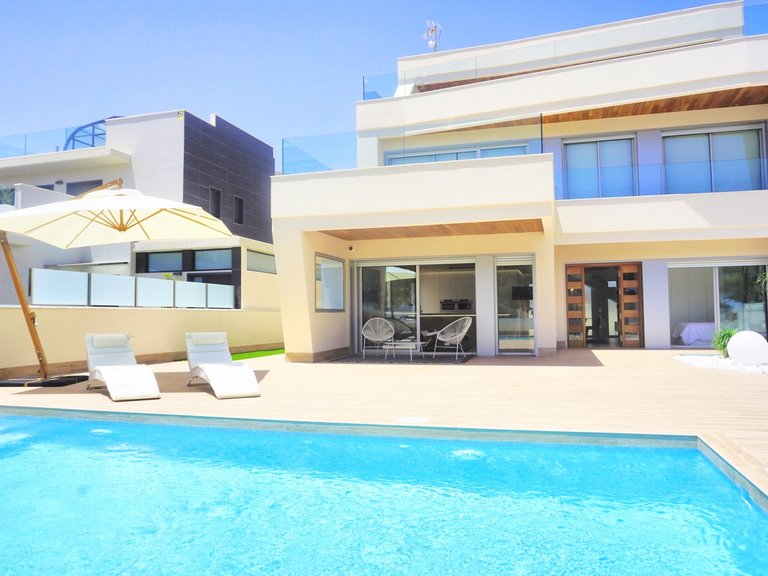 Villa for Sale in Dehesa De Campoamor, Alicante 1