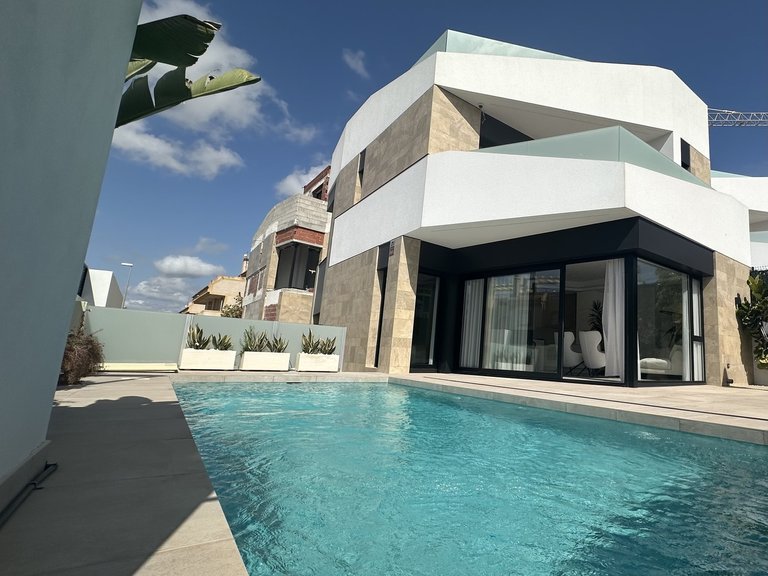 Villa for Sale in Los Altos, Alicante 1