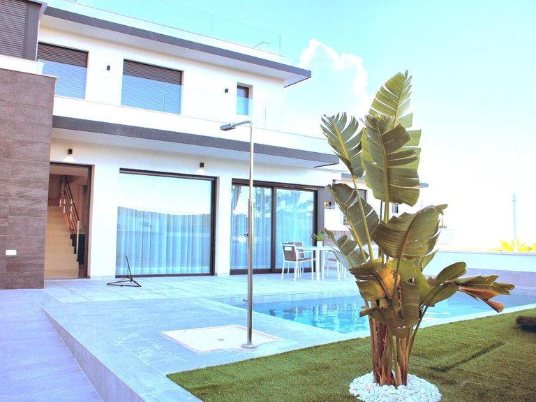 Villa for Sale in San Miguel De Salinas, Alicante 1