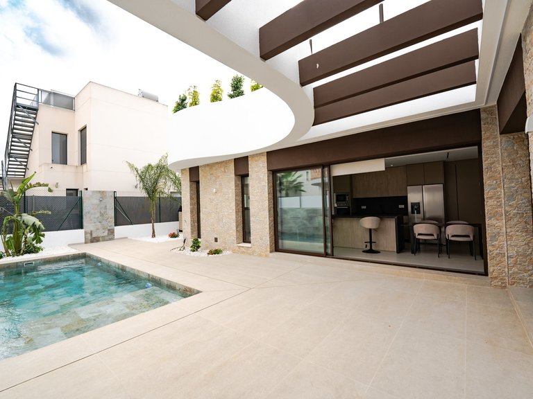 Town House for Sale in Heredades, Alicante 1