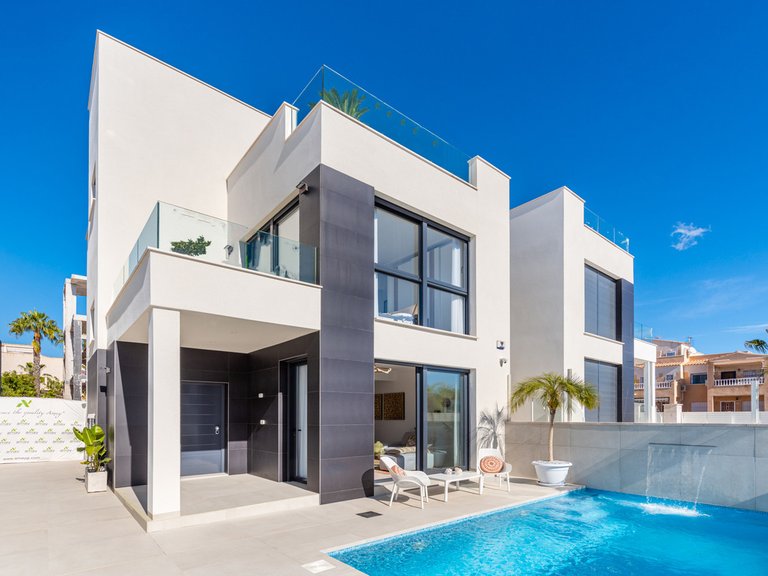Villa for Sale in Cabo Roig, Alicante 2