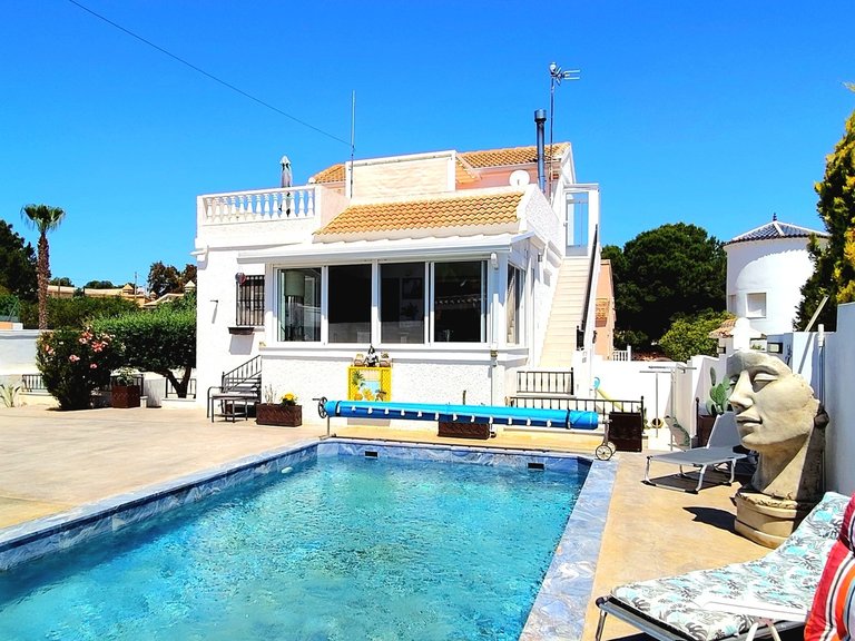 Villa for Sale in Vista Bella Golf Resort, Alicante 1