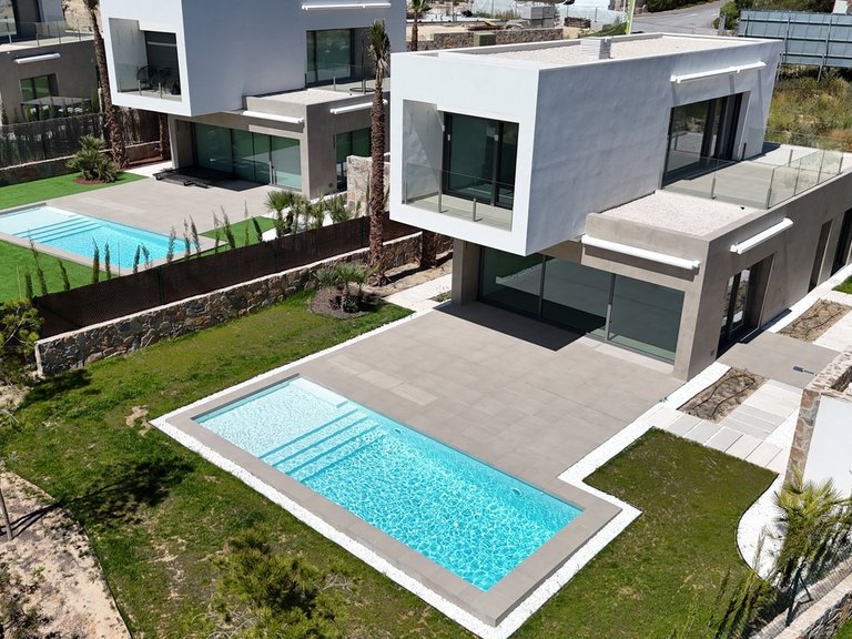 Villa for Sale in Las Colinas Golf Resort, Alicante 3
