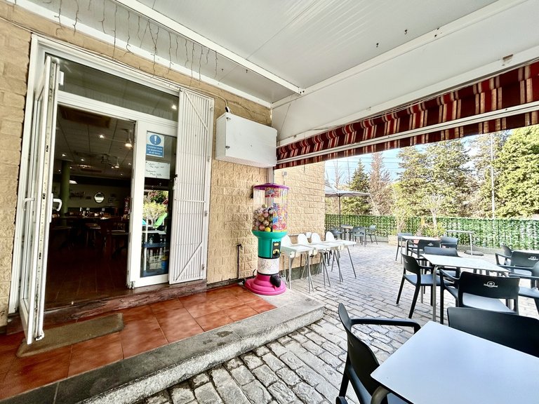 Commercial for Sale in Villamartin, Alicante 38