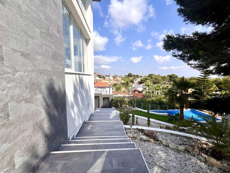 Villa for Sale in Torrevieja, Alicante 41