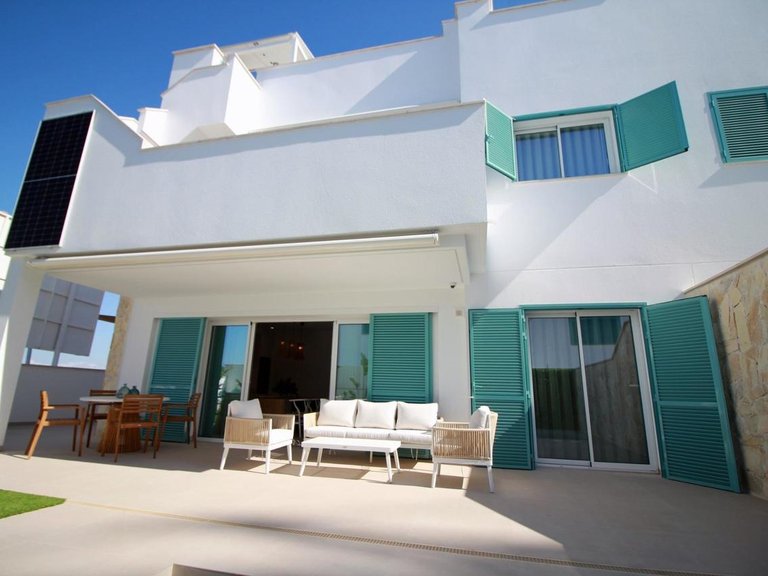 Villa for Sale in Mil Palmeras, Alicante 1