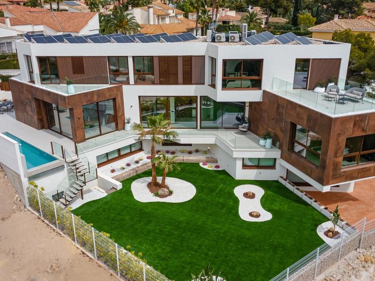 Villa for Sale in Benidorm, Alicante 2
