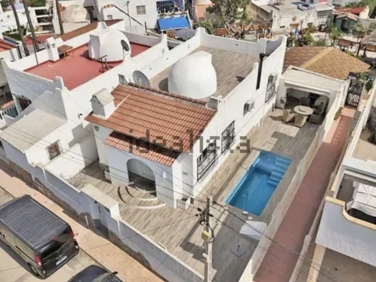 Villa for Sale in Villamartin, Alicante 1