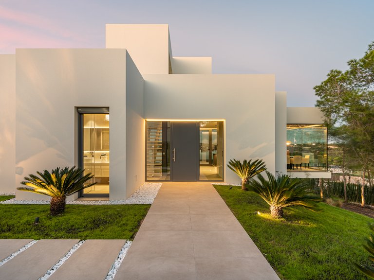 Villa for Sale in Las Colinas Golf Resort, Alicante 3