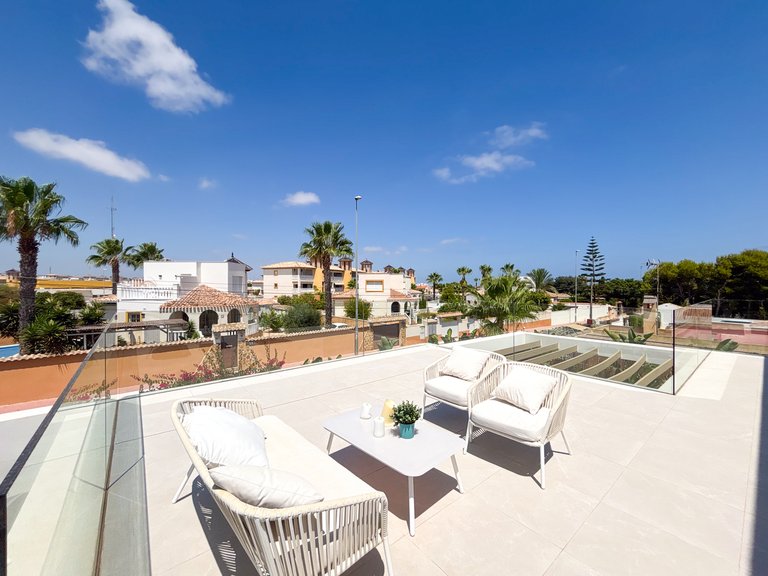 Villa for Sale in Cabo Roig, Alicante 43