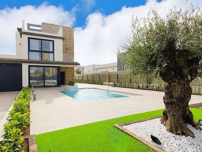Villa for Sale in Dehesa De Campoamor, Alicante 1