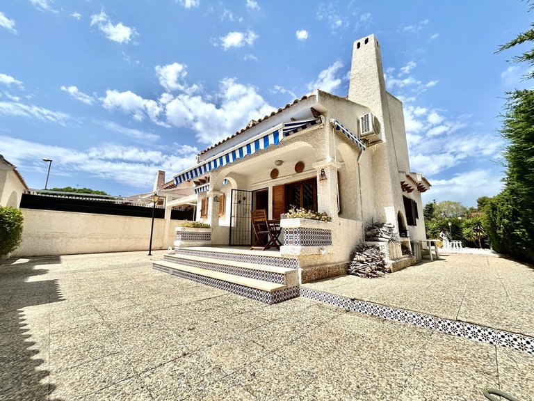 Villa for Sale in Orihuela Costa, Alicante 2