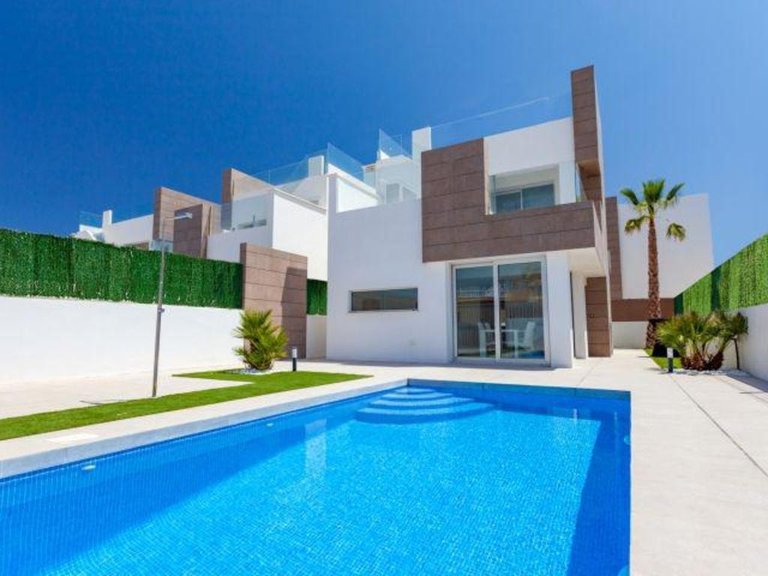 Villa for Sale in Guardamar Del Segura, Alicante 2