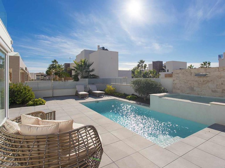 Villa for Sale in Torrevieja, Alicante 35