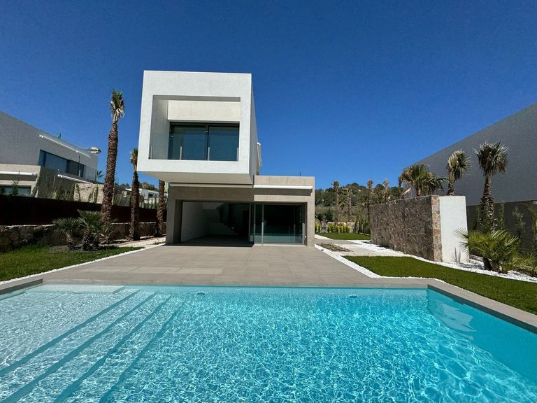 Villa for Sale in Las Colinas Golf Resort, Alicante 14