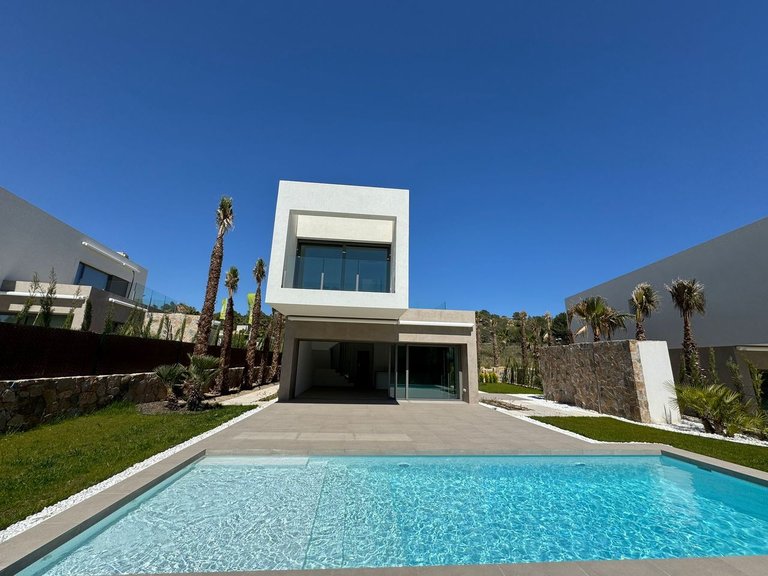 Villa for Sale in Las Colinas Golf Resort, Alicante 11