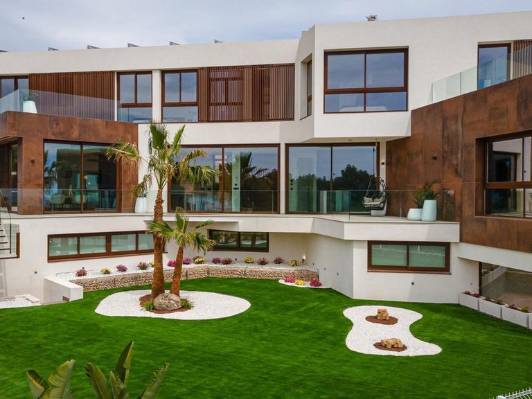 Villa for Sale in Benidorm, Alicante 3