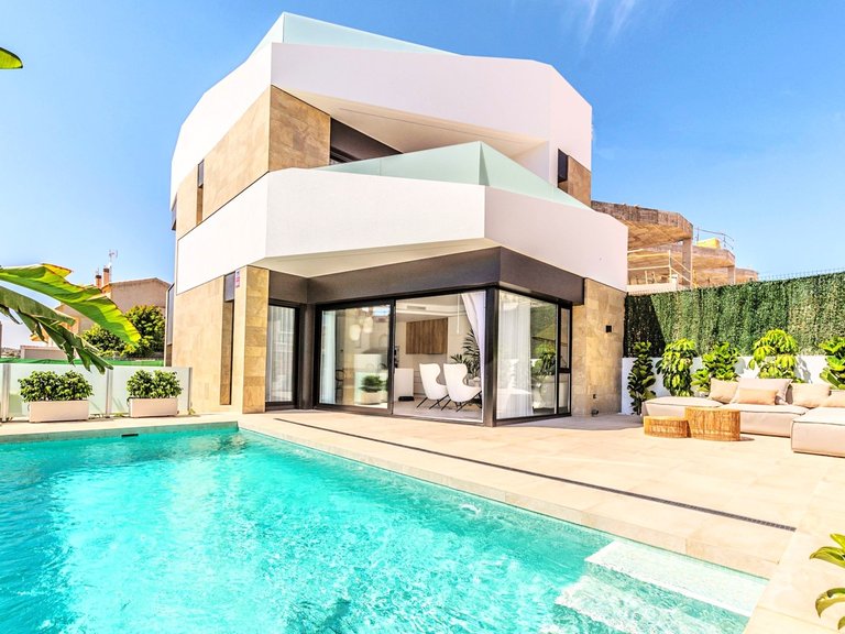 Villa for Sale in Los Balcones, Alicante 1