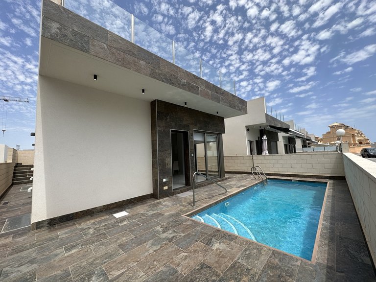Villa for Sale in Playa Flamenca, Alicante 24