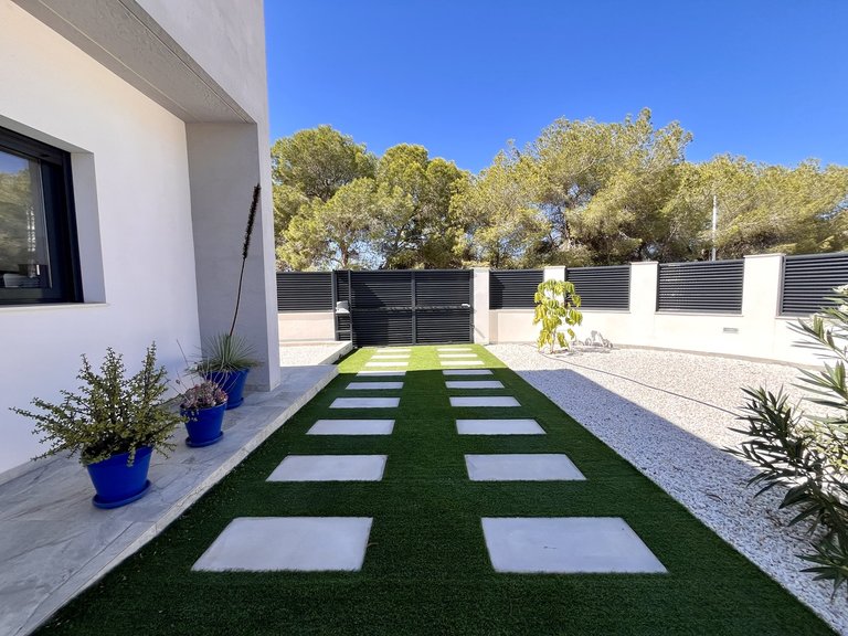 Villa for Sale in Pinar De Campoverde, Alicante 19