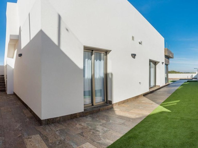 Villa for Sale in Villamartin, Alicante 15