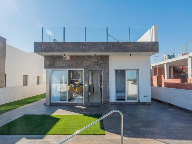 Villa for Sale in Villamartin, Alicante 17