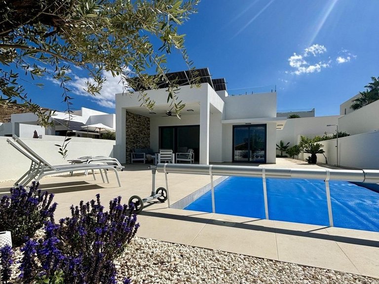 Villa for Sale in Benijofar, Alicante 1
