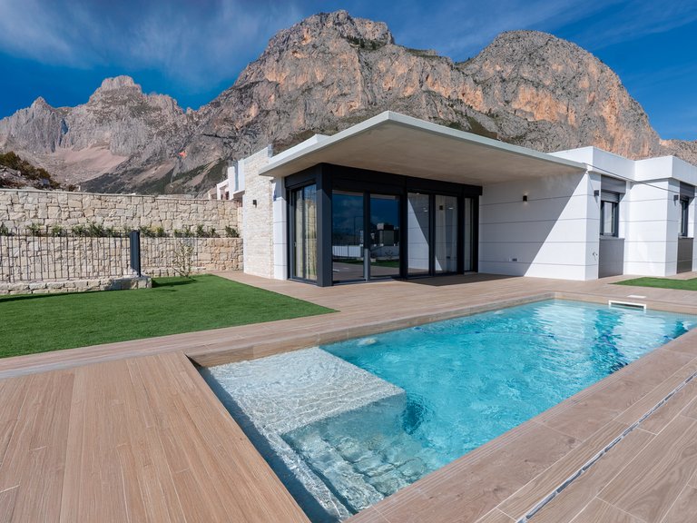 Villa for Sale in Polop, Alicante 1