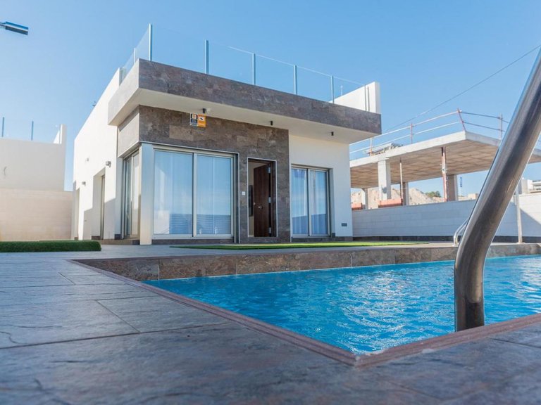 Villa for Sale in Villamartin, Alicante 1