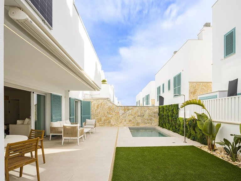 Villa for Sale in Mil Palmeras, Alicante 38