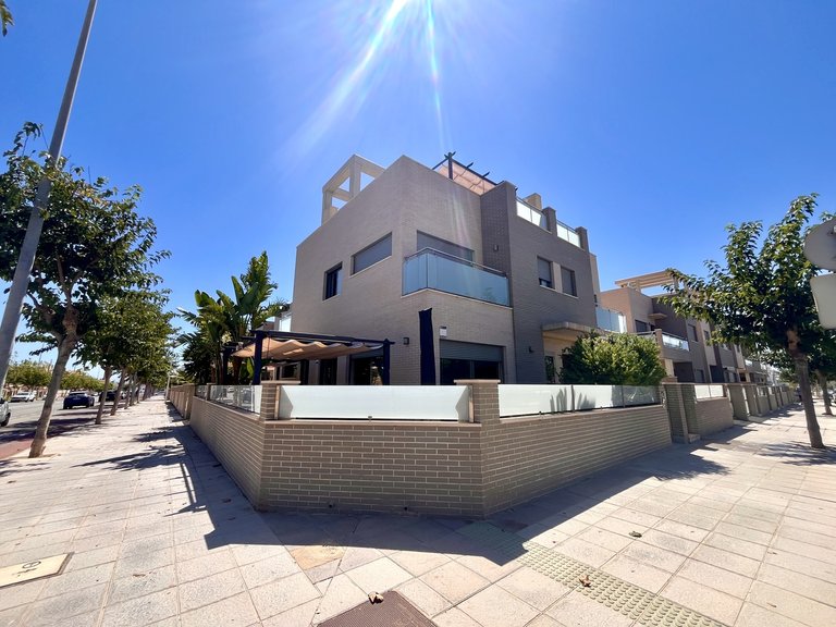Villa for Sale in Pilar De La Horadada, Alicante 1