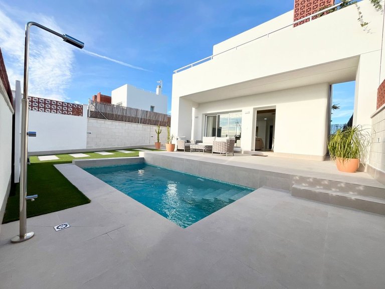 Villa for Sale in Pilar De La Horadada, Alicante 2